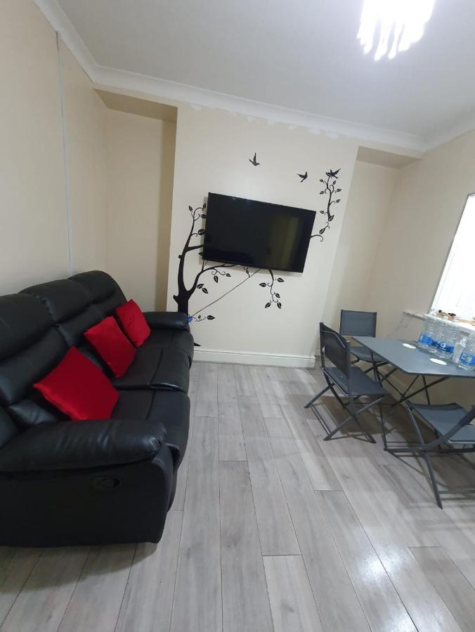 Ferienwohnung House In The Heart Of Valleys Ebbw Vale Exterior foto