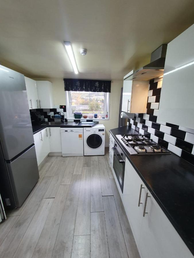 Ferienwohnung House In The Heart Of Valleys Ebbw Vale Exterior foto