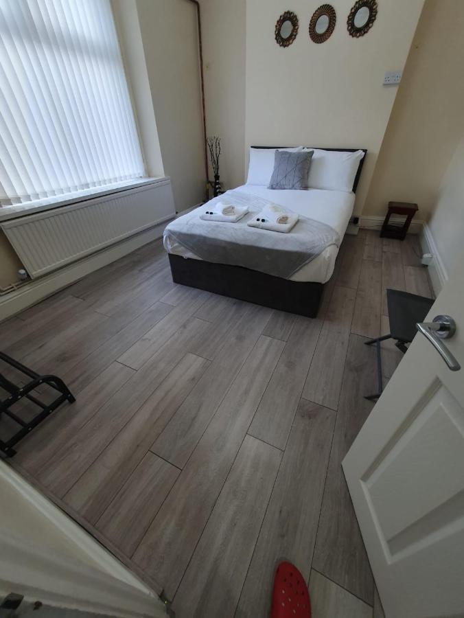Ferienwohnung House In The Heart Of Valleys Ebbw Vale Exterior foto