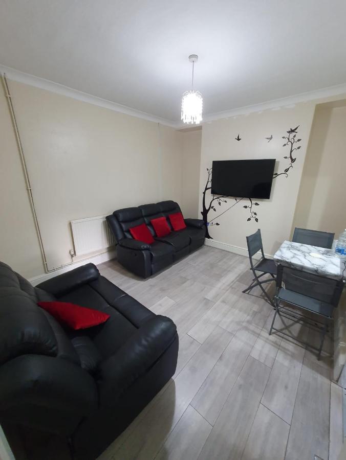 Ferienwohnung House In The Heart Of Valleys Ebbw Vale Exterior foto
