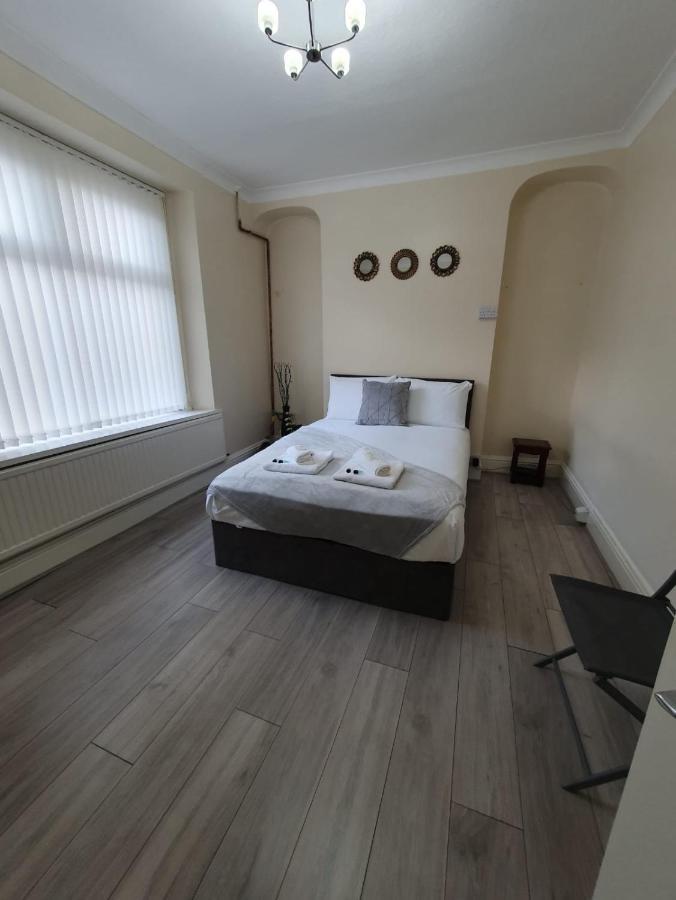 Ferienwohnung House In The Heart Of Valleys Ebbw Vale Exterior foto